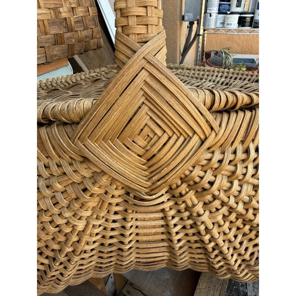 Vintage Picnic Basket Large Wicker Buttocks Style w/Lid Leather Detail Storage